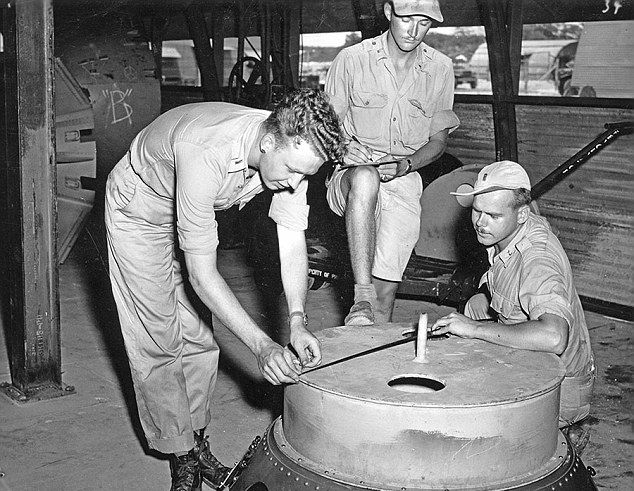 Подготовка американцев к сбросу бомб на Хиросиму