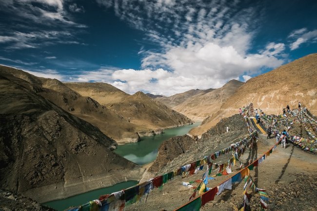 Красота лунных пейзажей, дорог и перевалов Тибета