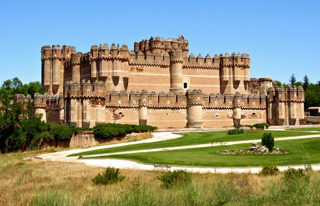 10 замков и дворцов Испании