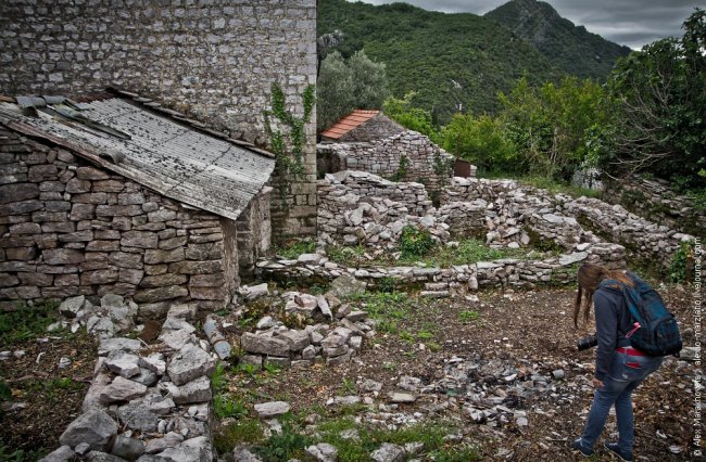 Путешествие по мистической заброшенной деревне в Черногории