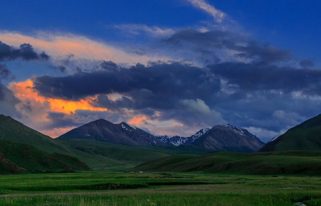 Конное путешествие по горам в Киргизии