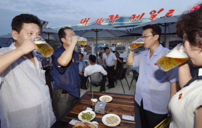 В Северной Корее стартовал первый пивной фестиваль