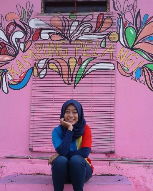 Дома в индонезийской деревне раскрасили во все цвета радуги