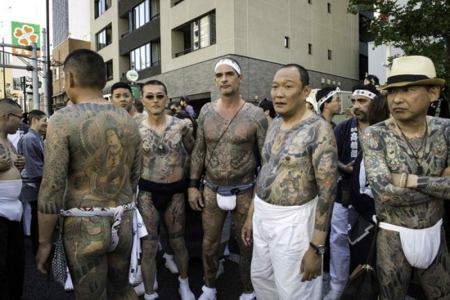 Татуировки в стиле Якудза на фестивале в Японии