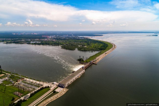 Новосибирская ГЭС: водопад на Обском море