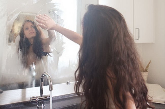 Как избавиться от проблемы запотевшего зеркала в ванной