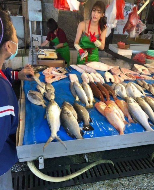 Лю Пэнпэн - самая красивая в мире продавщица рыбы