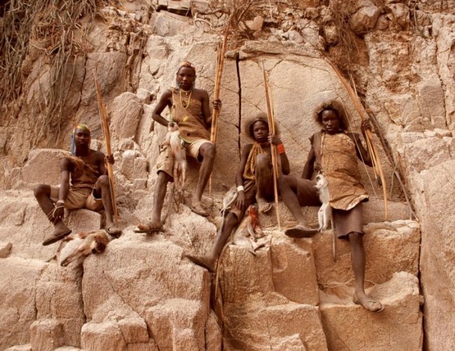 Исчезающее племя охотников-собирателей из Танзании