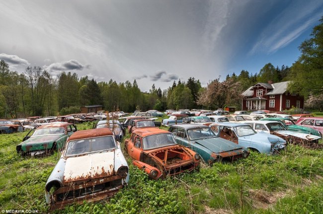 Кладбище автомобилей в Швеции