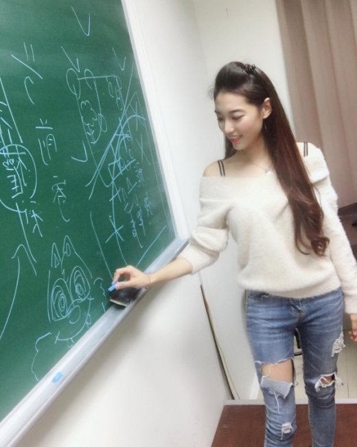 Чэн Цзя-вэнь -самая горячая учительница на Тайване
