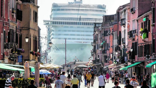 Венеция вводит «въездной налог», а затем и допуск в город только по предзак ...