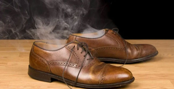 Как устранить неприятный запах из обуви?