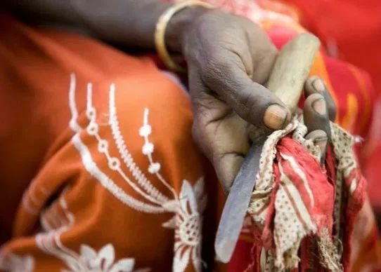 Женское обрезание и ещё 7 жестоких обрядов инициации, которые практикуются в наши дни