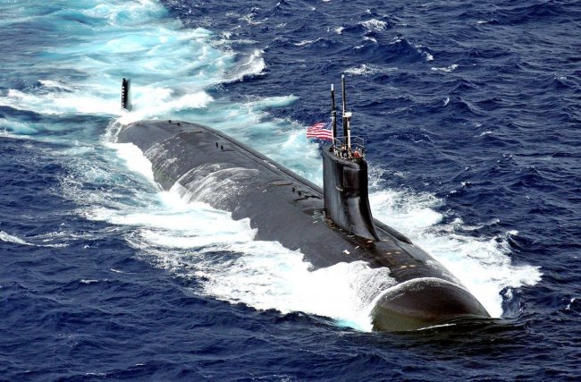 Атомная подводная лодка США разбила себе нос, налетев на подводную гору в Южно-Китайском море