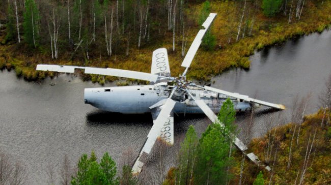 40 лет в болоте лежит вертолет Ми-6