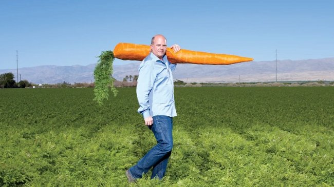 Разорившийся бизнесмен засунул в себя морковку и не смог вытащить ее самостоятельно