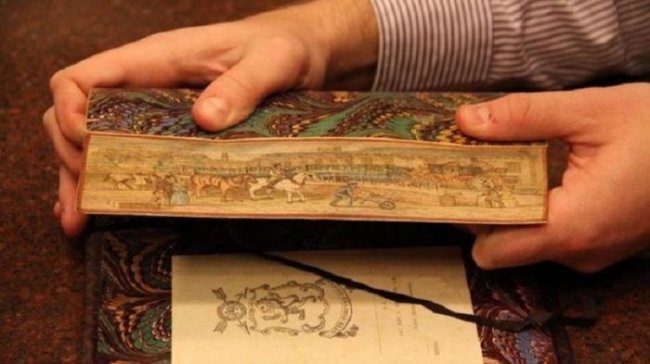 Что скрывают картины на обрезах старинных книг