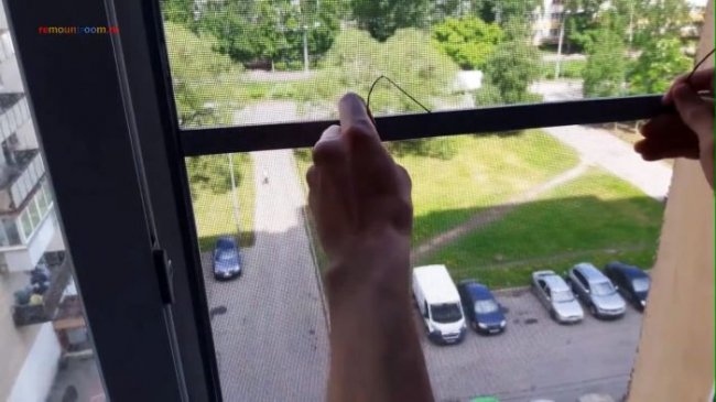 Как снять москитную сетку с окна если ручки сломались