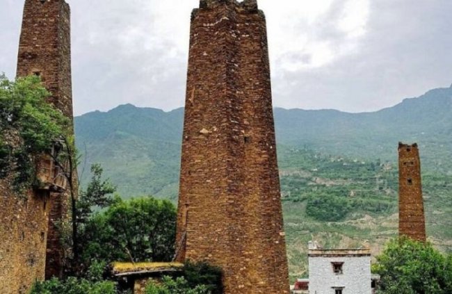 В Гималаях уже 1000 лет стоят таинственные башни