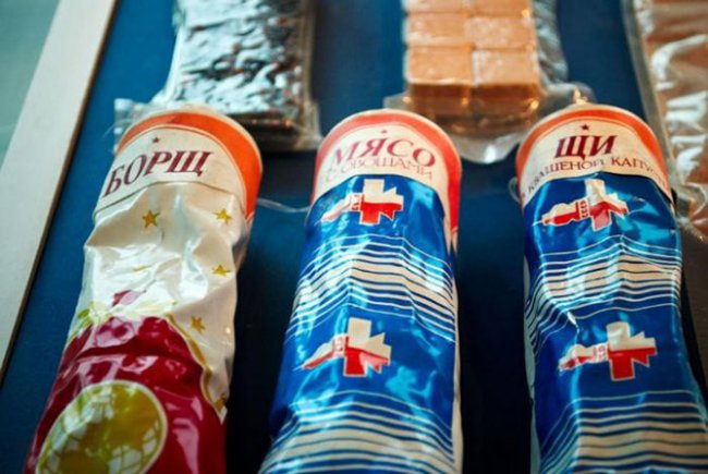 Тюбики с едой для советских космонавтов
