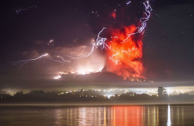 20 завораживающих снимков извержения вулкана Кальбуко в Чили