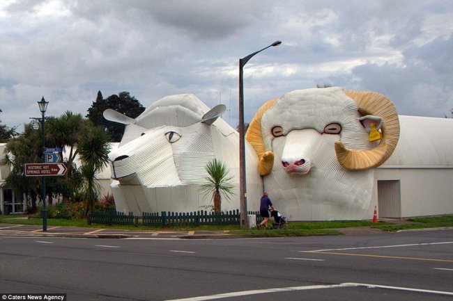 Дом-слон и другие здания в виде животных по всему миру